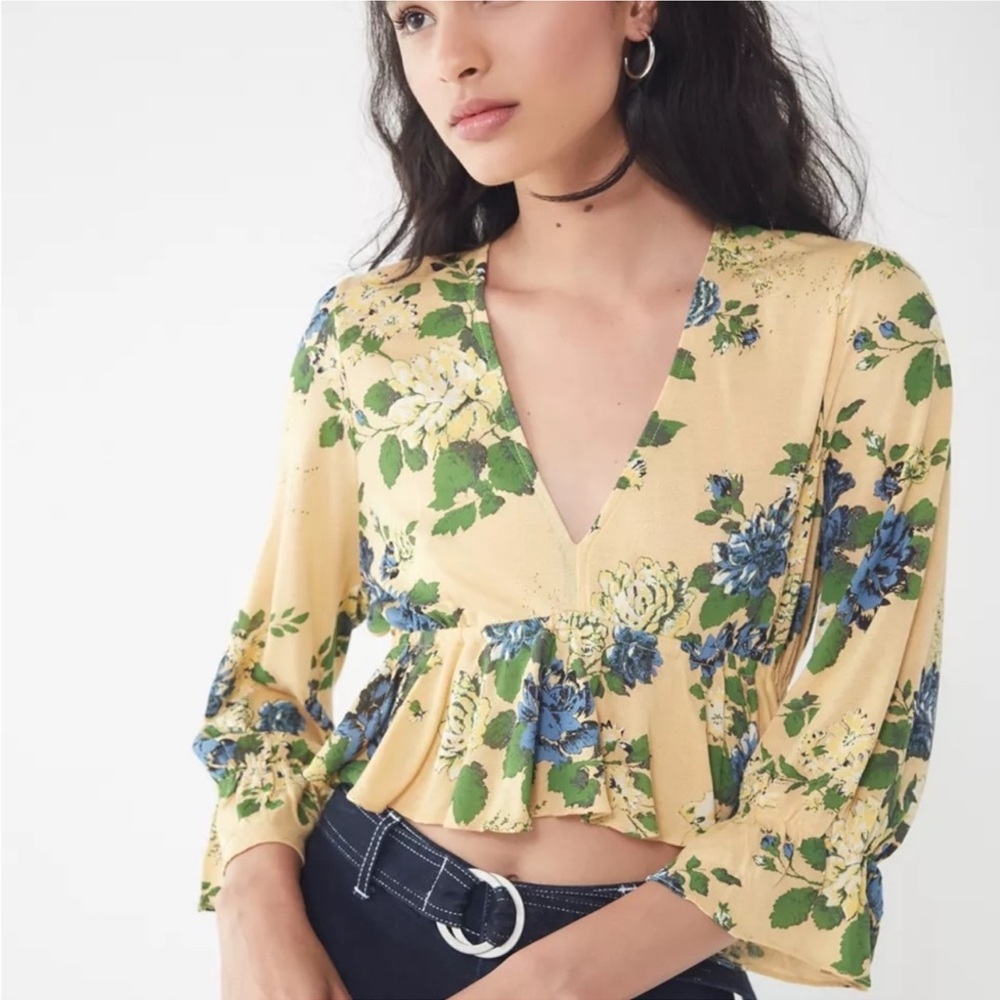 Urban Outfitters Y2K Blossom Peplum Cropped Top. Size XS